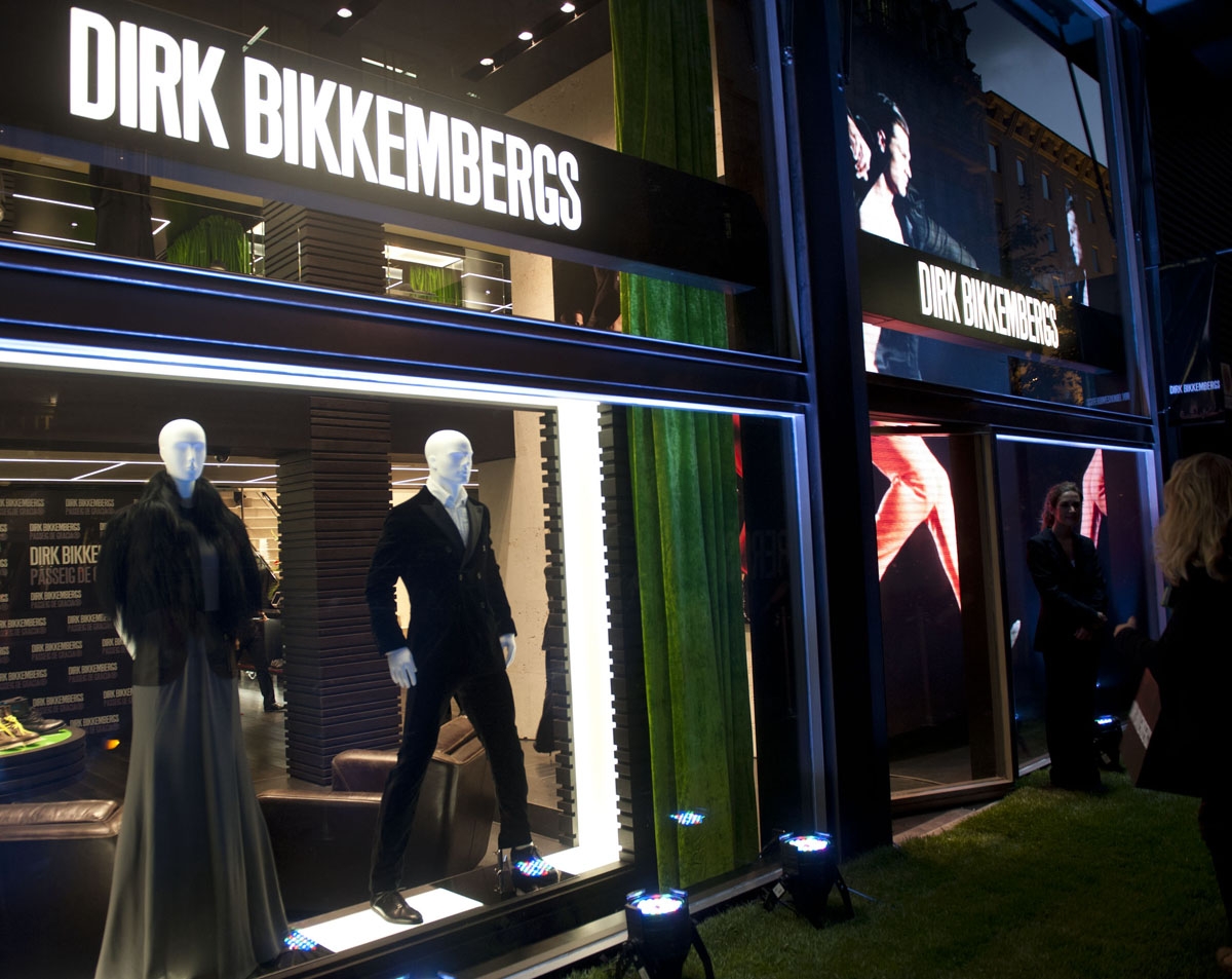 Sinv entra in Bikkembergs MANICHINI STORE