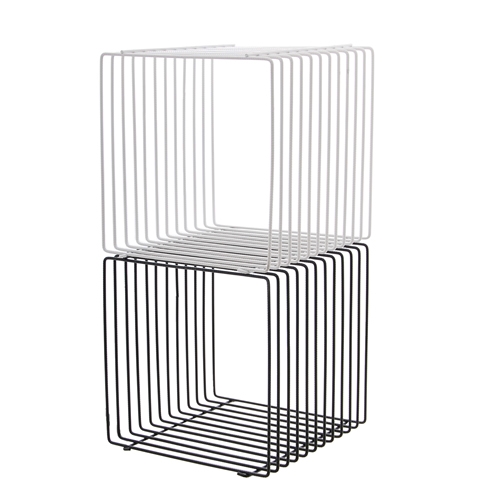 Set od 2 cubes in black and white wire